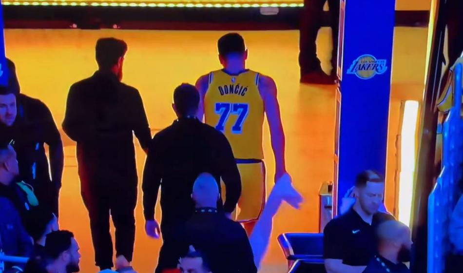 Zaskrbljujoče! Luka v bolečinah sredi tekme predčasno v garderobo