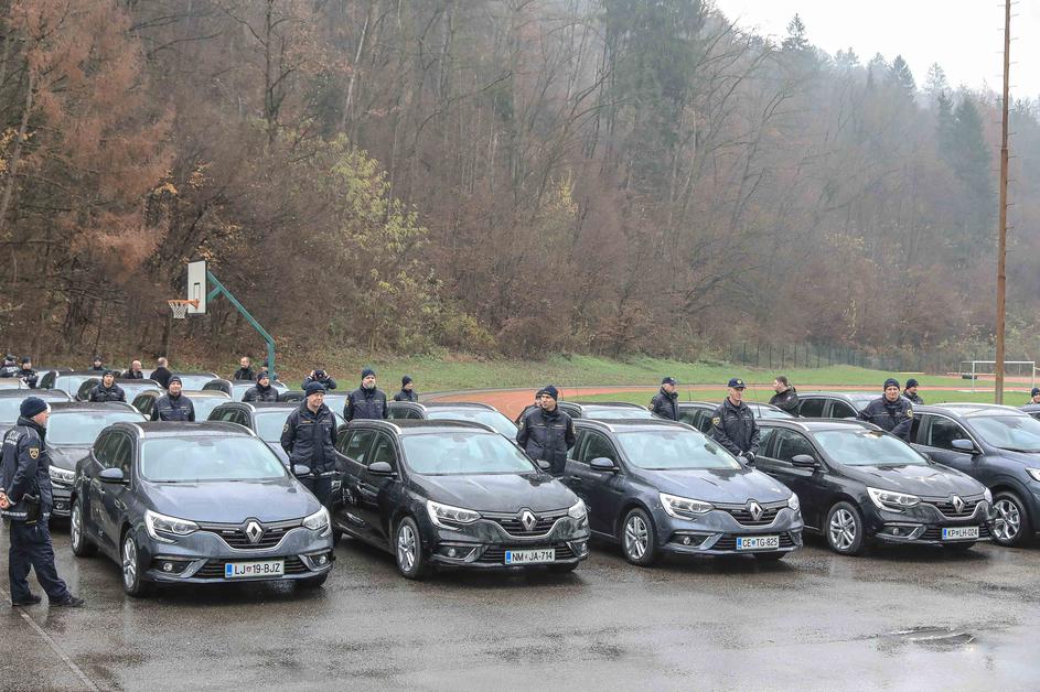 predaja vozil policistom