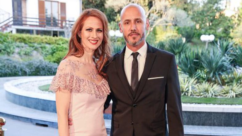 Viktorji, Peter Poles, Nika Veger