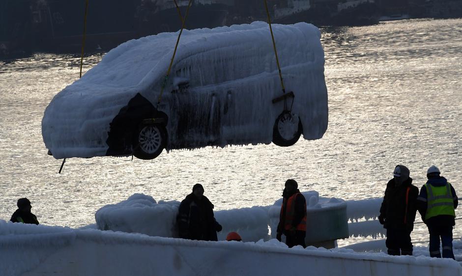zamrznjeni avtomobili, ladja, vladivostok | Avtor: Profimedia
