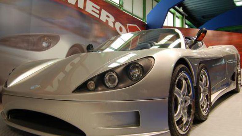 Šestkolesnik naj bi imel številne prednosti pred štirikolesnikom, predvsem naj b