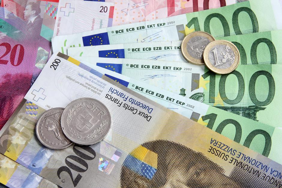 švicarski frank, evro, kredit | Avtor: Shutterstock