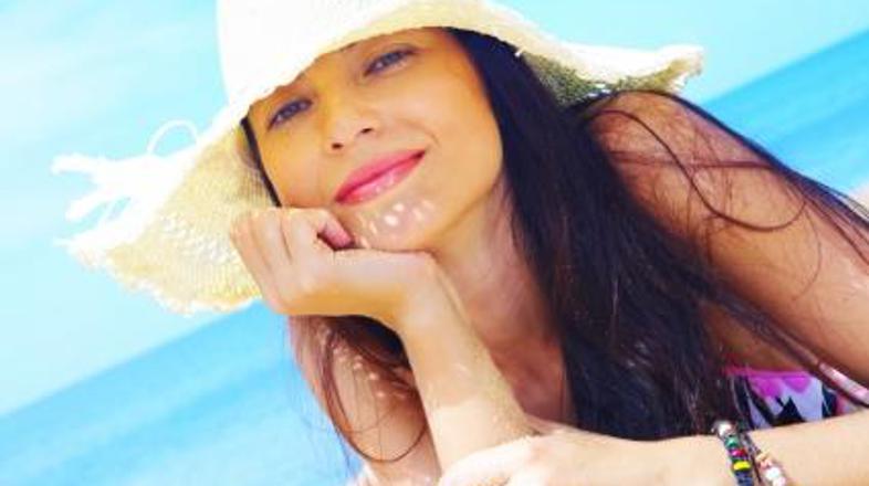 Lase na soncu zaščitite z ruto, klobukom ali čepico.