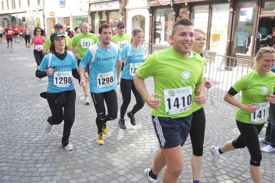 Če želite visokoresolucijsko fotografijo, nam pošljite elektronsko sporočilo na 