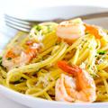 Špageti s škampi in brokolijem so zdrava jed.