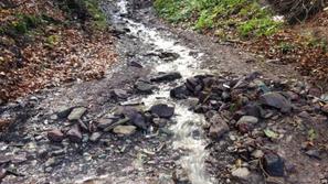 Odstranjevanje posledic vremenskega neurja v Poljanski dolini