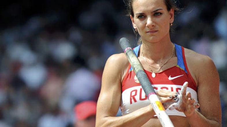 Isinbajeva je aktualen svetovni rekord (5,05 metra) postavila lani na olimpijski
