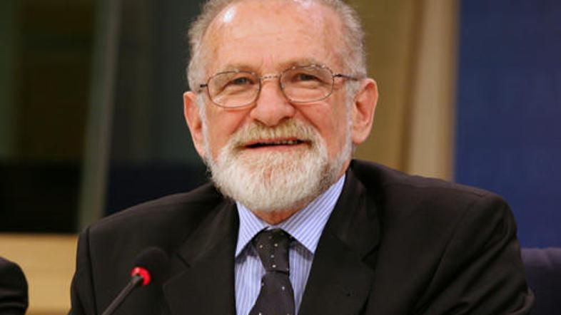 Mednarodno pozornost je Geremek znova vzbudil lani, ko ni želel podpisati izjave