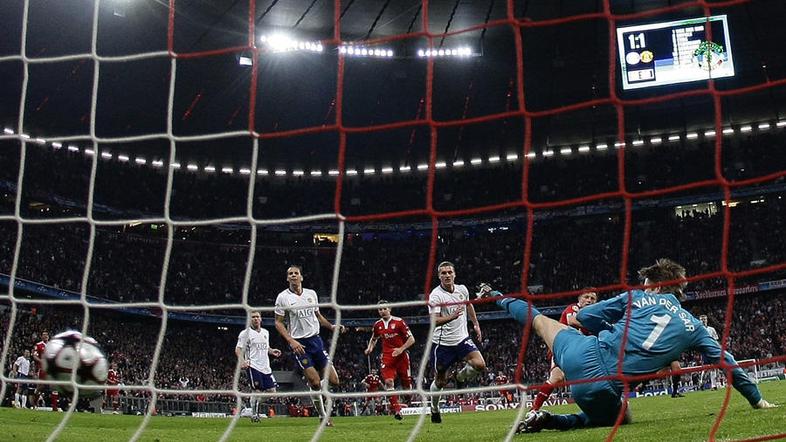 Ivica Olić je takole odločil srečanje med njegovim Bayernom in Man Unitedom. (Fo