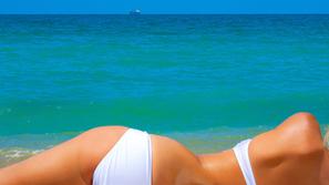 ženska lepotica plaža sonce morje poletje