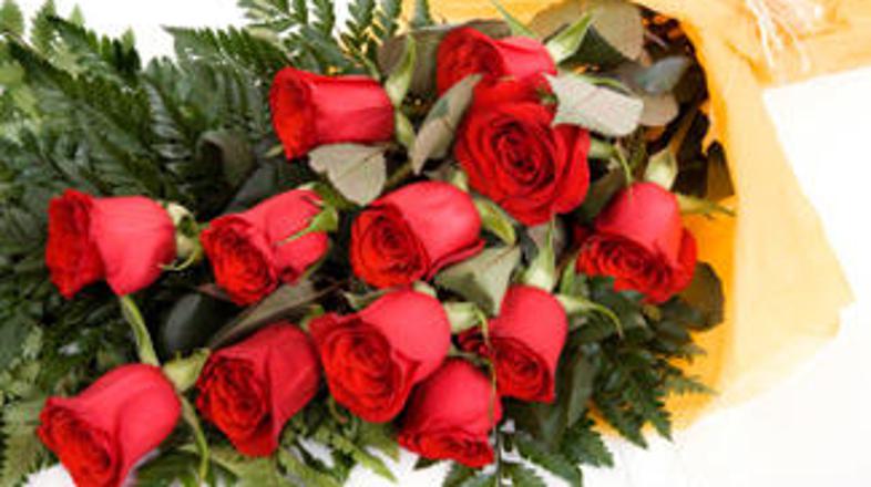 Gospa je dobila šopek od tatu, ki jo je prestrašil.