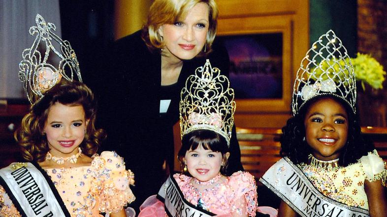 Mini misice s TV voditeljico Diane Sawyer v šovu Good Morning America. (Univarsa