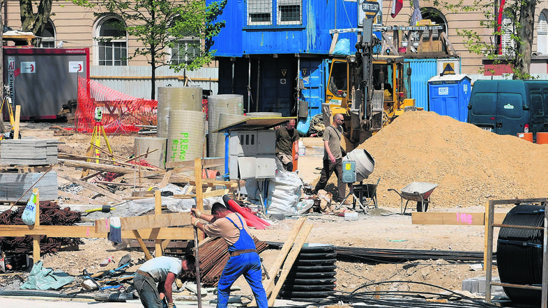 Garažna hiša Kongresni trg bo skupaj s povezovalno cesto do Šumija končana 10. j