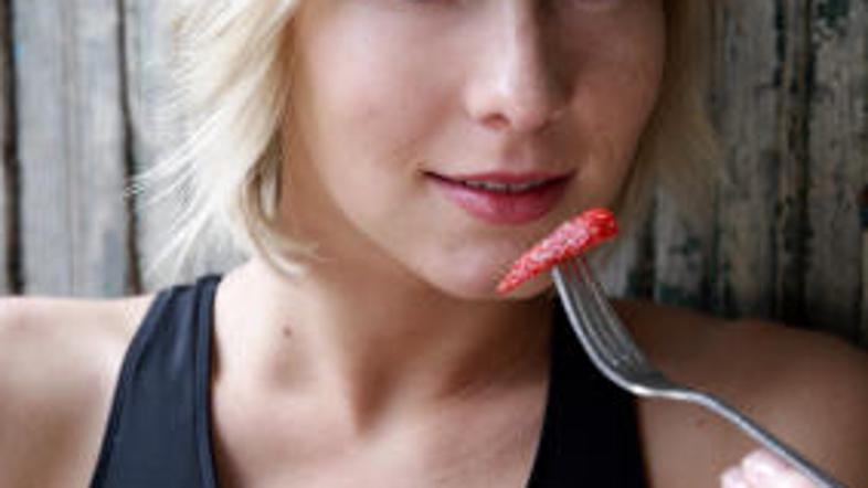 Z večerjo si pripravite sadno solato.