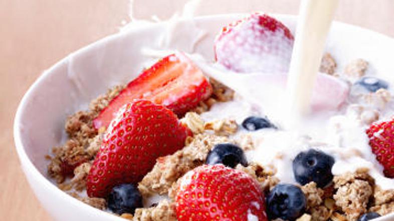 Kljub temu nekateri v skledo dodajo še sladkor. Vir: iStockphoto