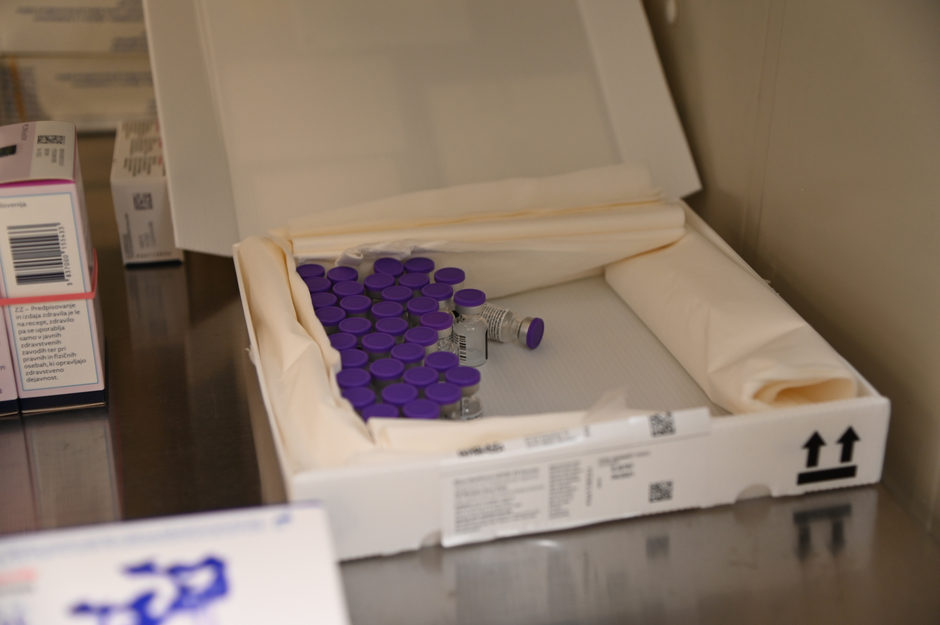 Covid-19, UKC Maribor, cepivo, lekarna, hramba | Avtor: UKC Maribor
