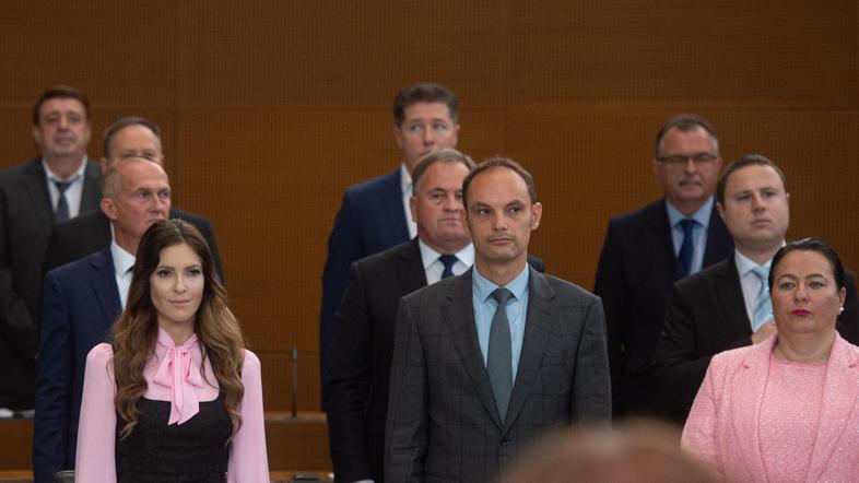 Ustanovna seja dz državni zbor parlament Danijel Krivec Eva Irgl Anže Logar