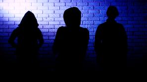 tolpa mladostniki skupina nasilje