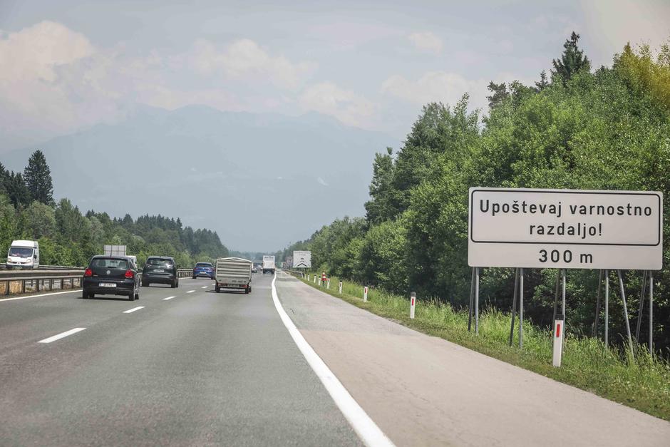 DARS avtocesta varnostna razdalja | Avtor: Saša Despot