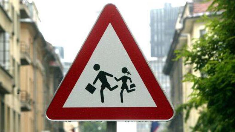 Å¡olarji na cesti varnost v prometu promet prometni znak