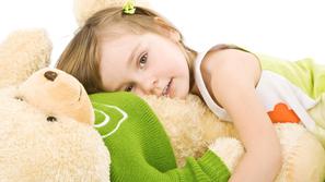 Otrok posnema vse, kar vidi pri starših. (Foto: Shutterstock)