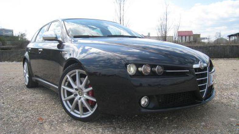 Alfa 159 sw – izstopajočega videza, nadpovprečna glede opremljenosti