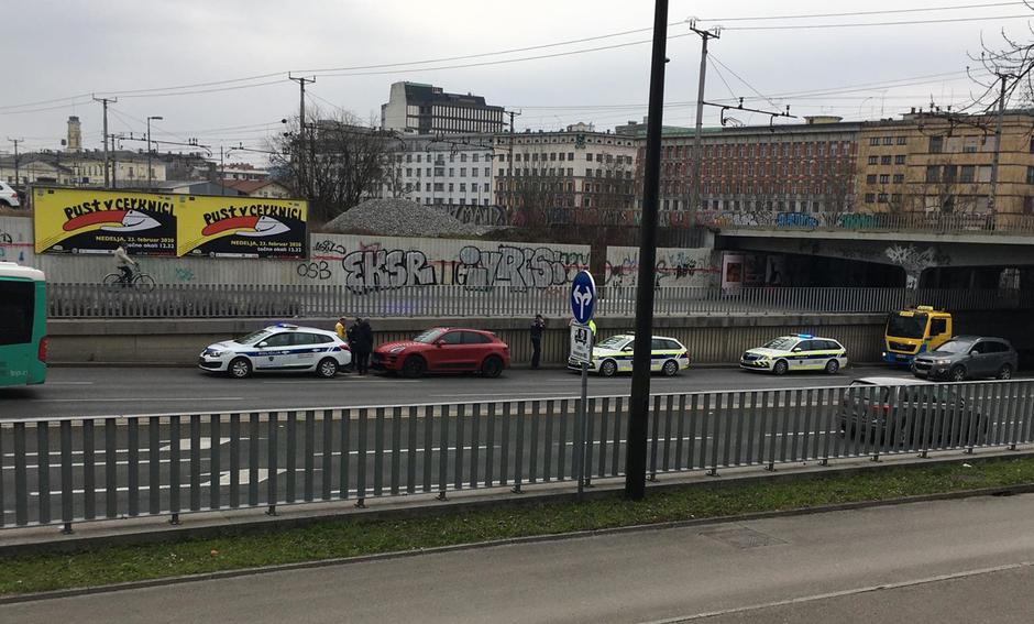 Prometna nesreča, porsche in policijski avto, Dunajska | Avtor: Bralec