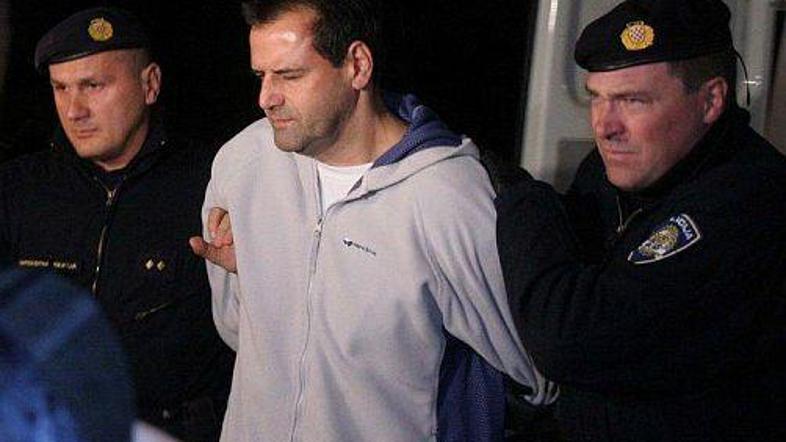 Damirja Voškiona so aretirali zaradi petkratnega umora. Umor otroka se po hrvašk