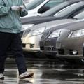 Pred nakupom avtomobila na vsak način skušajte barantati. (Foto: Reuters)