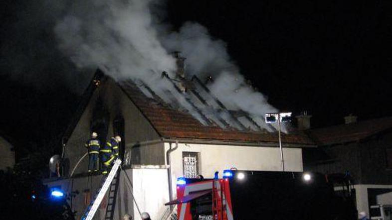 Požar v starejši stanovanjski hiši je bil usoden za tamkaj prebivajočega moškega