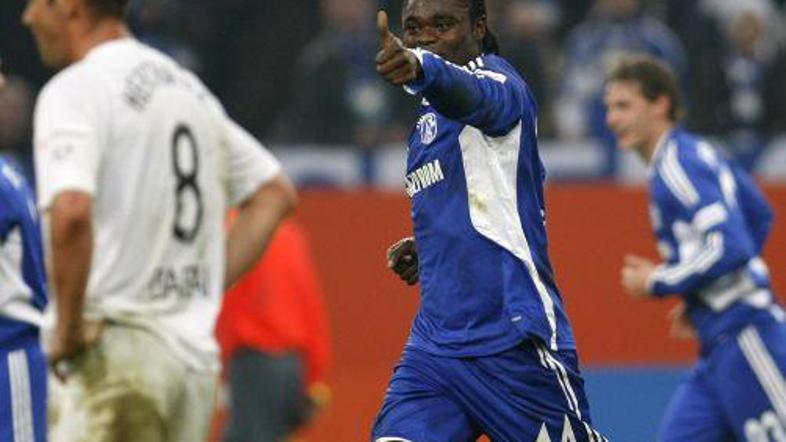 Gerald Asamoah je razblinil upe Herthe na jesenski naslov prvaka.