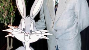 Zajček Dolgoušček ob Michaelu Jordanu. Skupaj sta zaigrala v filmu Space Jam. (F