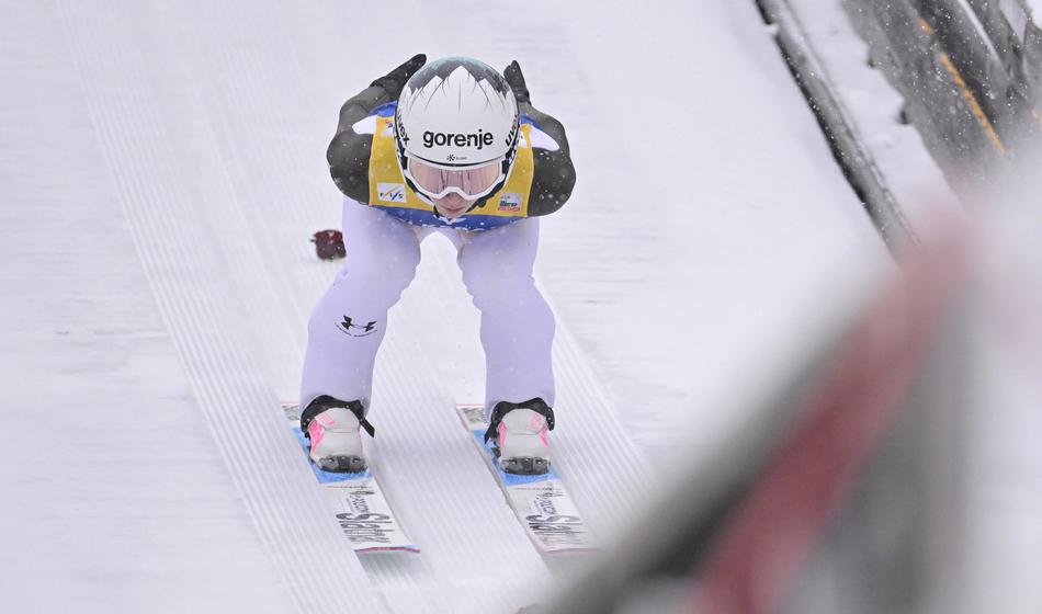 Slovenke blestele pod Rajhovko, Nika Prevc postavila piko na i
