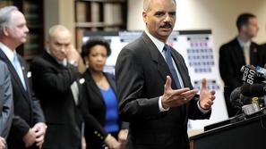 Državni tožilec Eric Holden je rezultate akcije predstavil na tiskovni konferenc