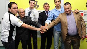 Zmagovalna formula? Z leve proti desni: Branko Tamše (trener), Stane Ostrelič (d