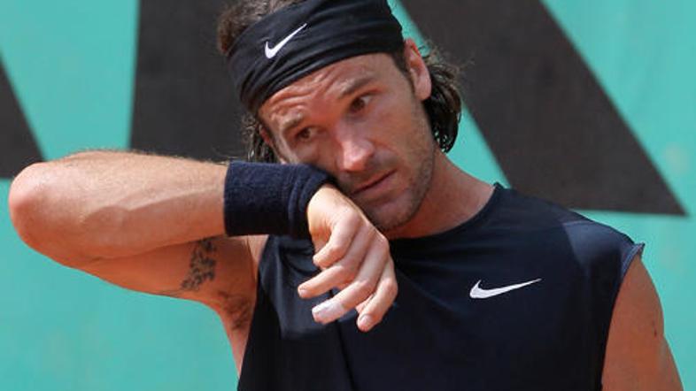 Carlos Moya letos v Wimbledonu zaradi poškodbe ne bo nastopil.