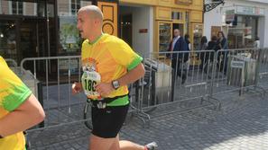 Če želite visokoresolucijsko fotografijo, nam pošljite elektronsko sporočilo na 