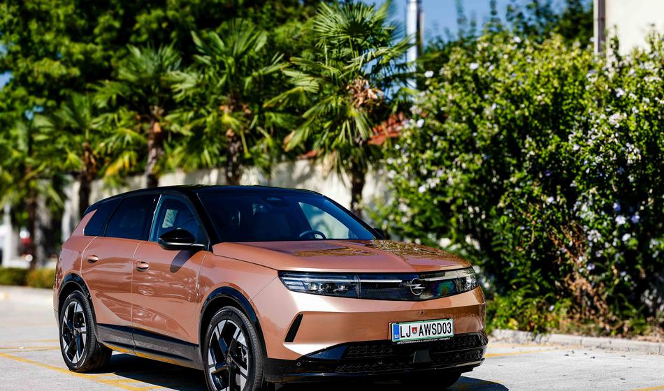 Opel grandland v električni različici premagal celo državo