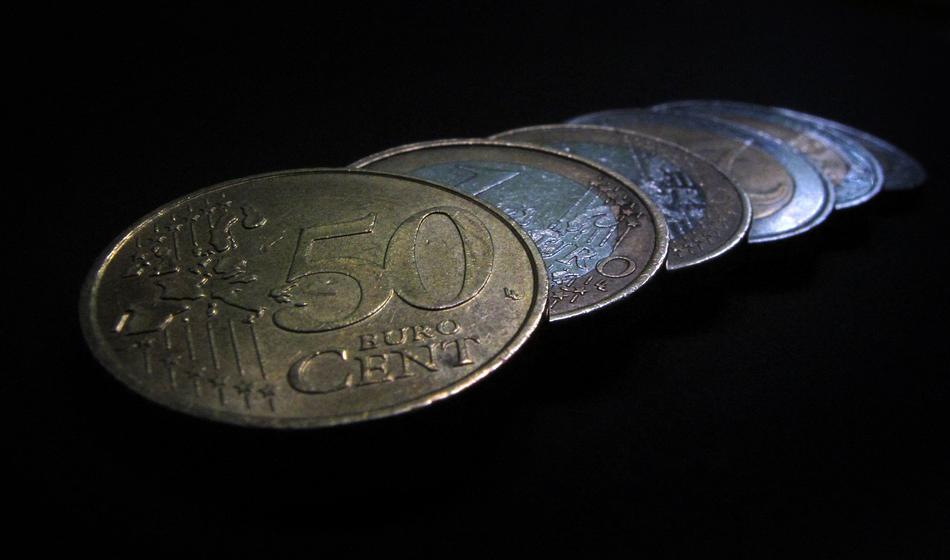 Uvajajo nov davek na pakete, kupce lahko preseneti višji račun