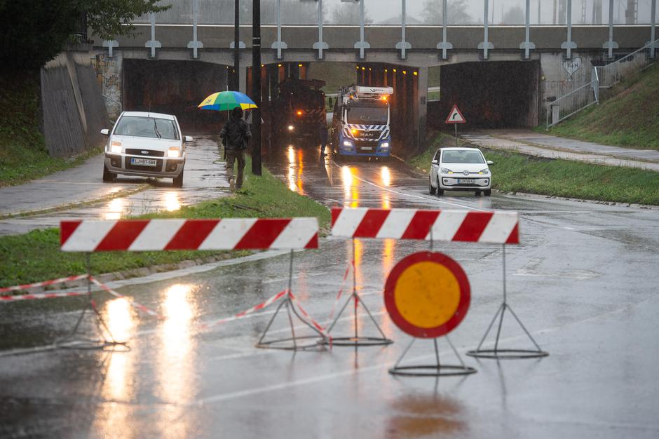 podvoz Zalog poplave padavine komunalna služba zaprta cesta zapora ceste | Avtor: Anže Petkovšek