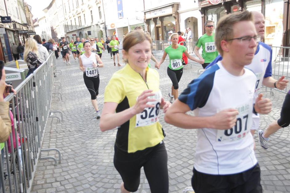 Če želite visokoresolucijsko fotografijo, nam pošljite elektronsko sporočilo na 