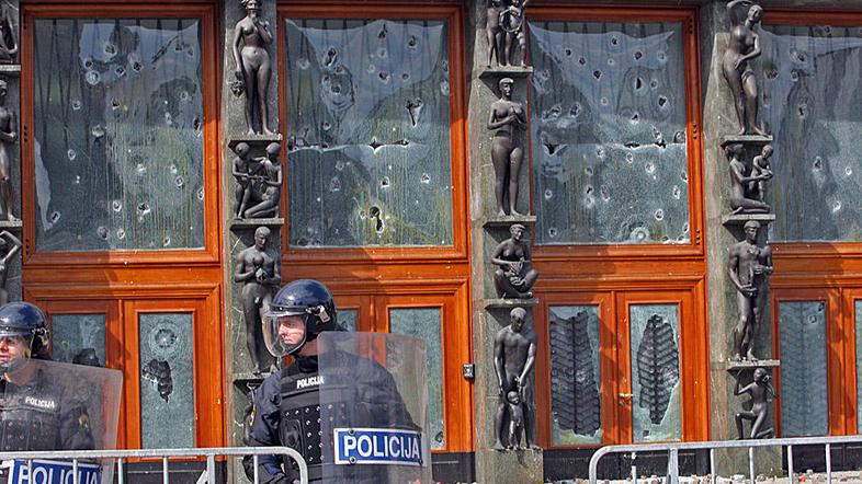 Pročelje, dz, protesti, študentje