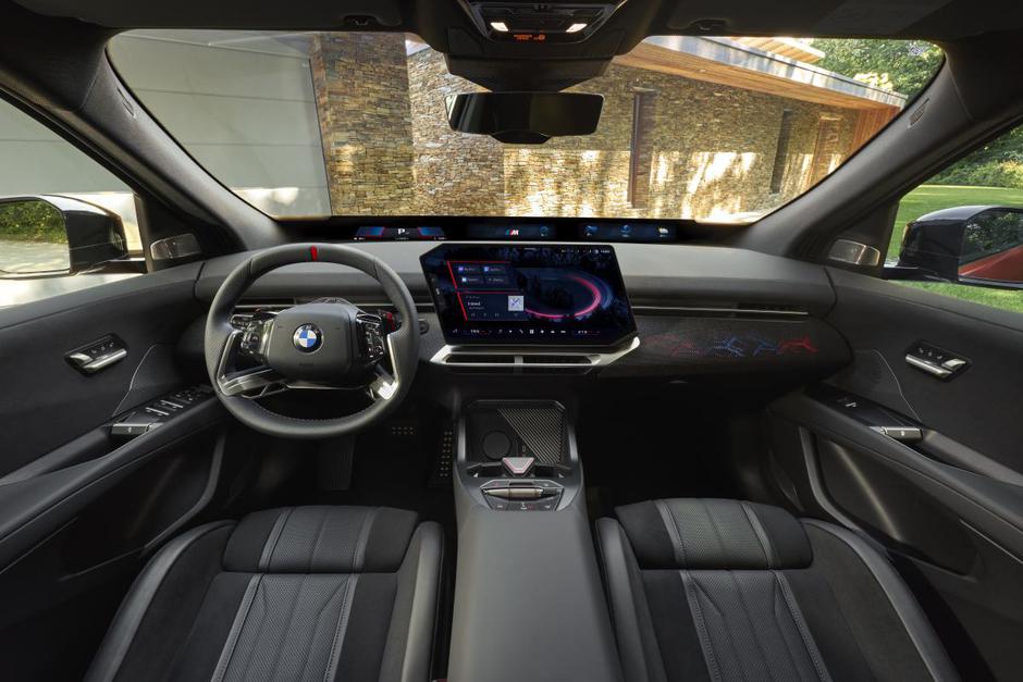 BMW iX4 | Avtor: BMW