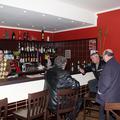 Med našim obiskom v poznem dopoldnevu so bili v lokalu le italijanskigostje. (Fo