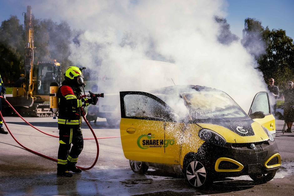 testni vžig in gašenje e-avtomobila, ko zagori elektrika | Avtor: Saša Despot