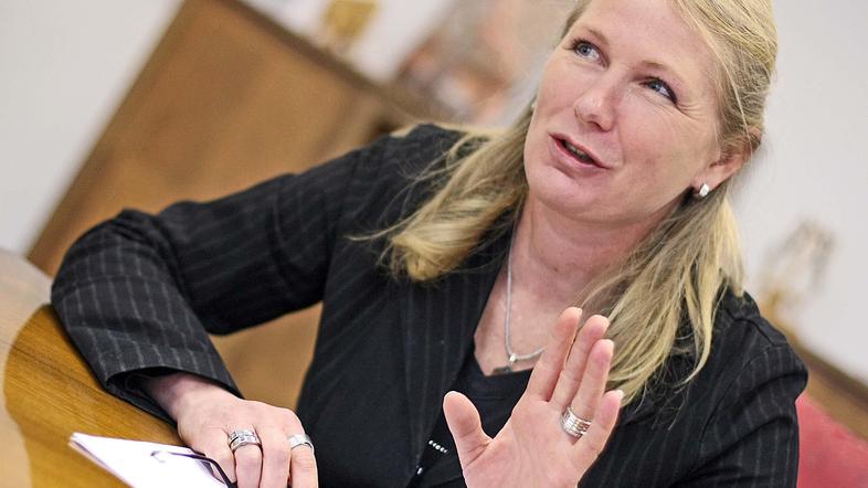 Marta Gorjup Brejc pravi, da službeni chrysler ni več rosno mlad. Ker pa ne zaht