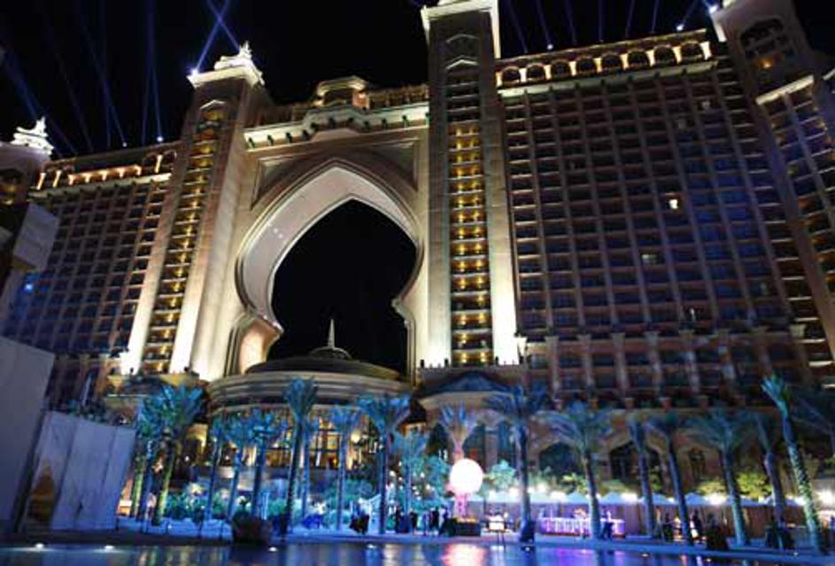 Na zabavo je bilo povabljenih 2.000 izbrancev.