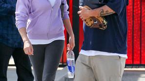 Kevin in Victoria bosta deklico povila poleti. (Foto: Flynet)