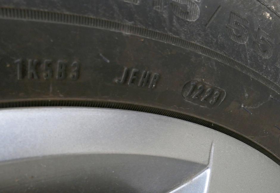 oznake na gumah pnevmatikah | Avtor: Matija_Janežič