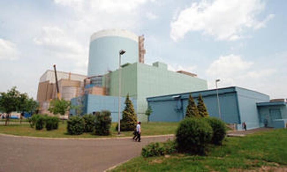 Jedrska elektrarna Krško ostaja v vseh scenarijih. Greenpeace opozarja, da bi jo | Avtor: Žurnal24 main